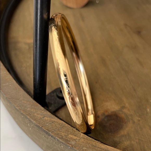 Gold Tone Hinged Bangle Bracelet Subtle Etched Design Classic Style - Picture 4 of 5